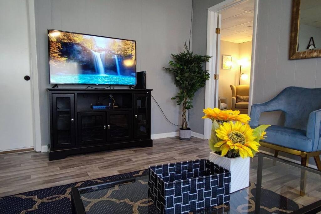 Perfect Combo Of Charm & Comfort- 2Bedroom Home Noblesville Exteriör bild